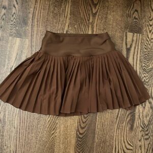 Alo yoga Grand Slam tennis skirt size small women’s brown / coffee color.